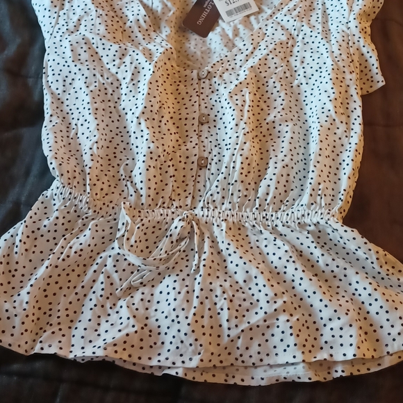 NWT Women's One Clothing Brand Polka Dot Top - Picture 3 of 4